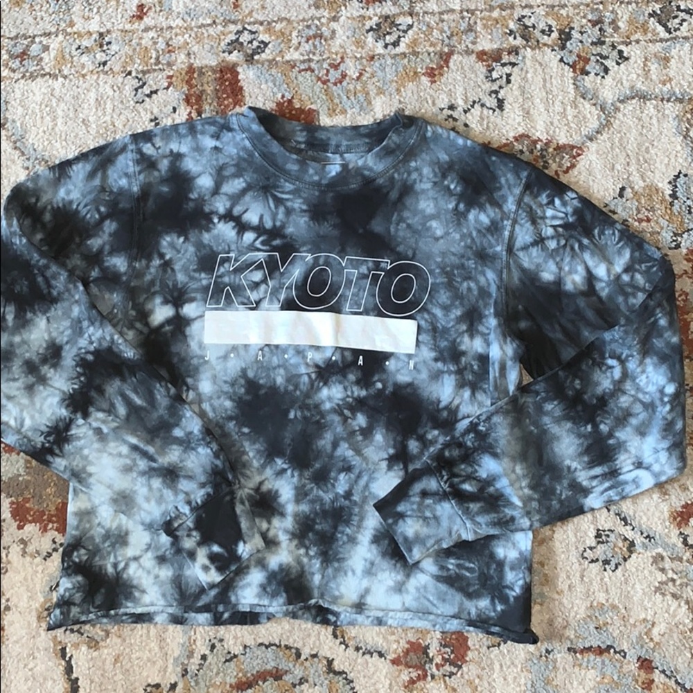 Cropped long sleeve T-shirt